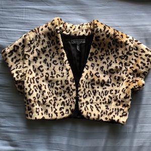 Gracia cheetah print shall, size small.